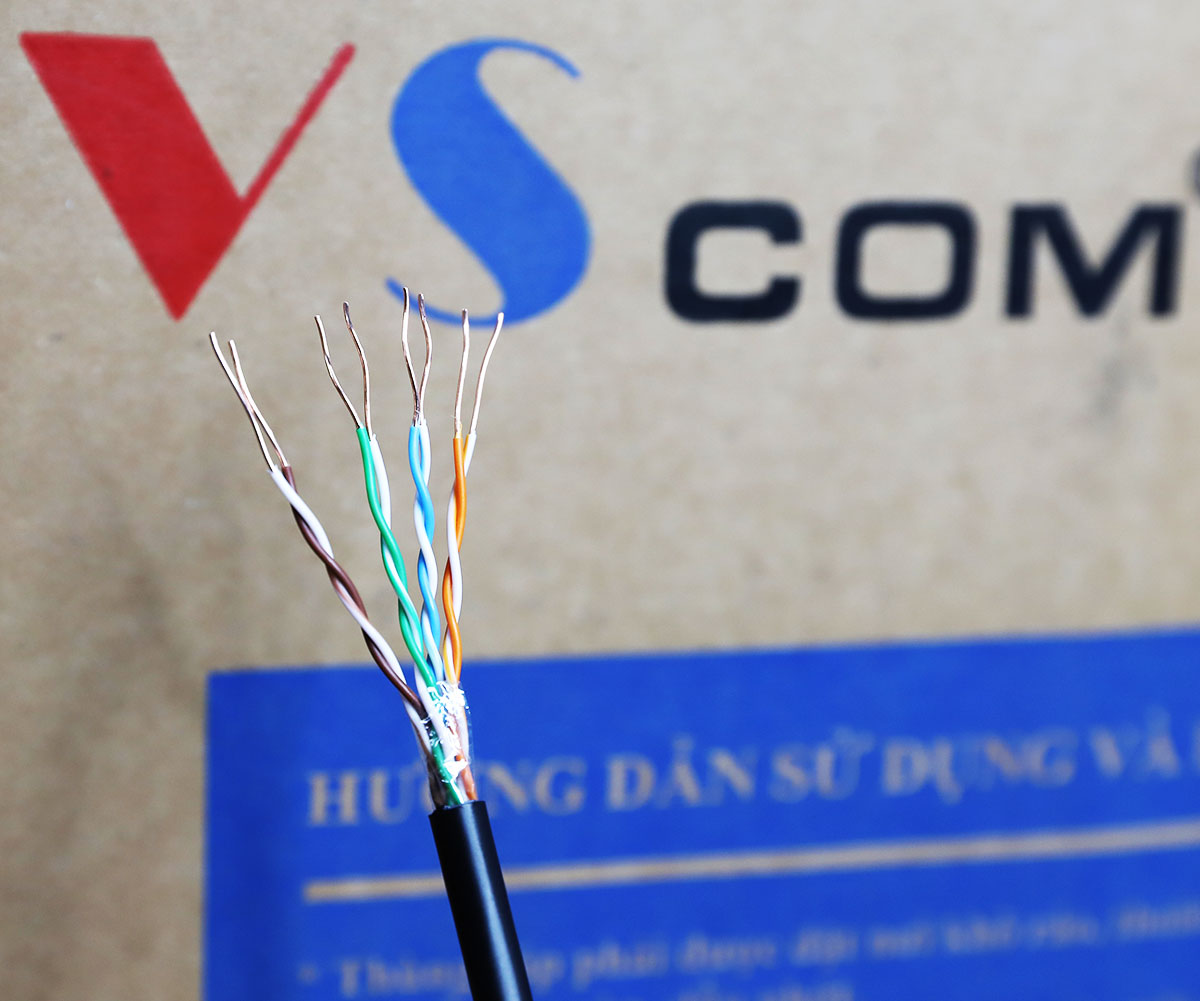 Dây Cáp mạng vỏ PE trong nhà & ngoài trời Cat5e VSCOM lõi đồng nguyên chất ( cuộn 305M)