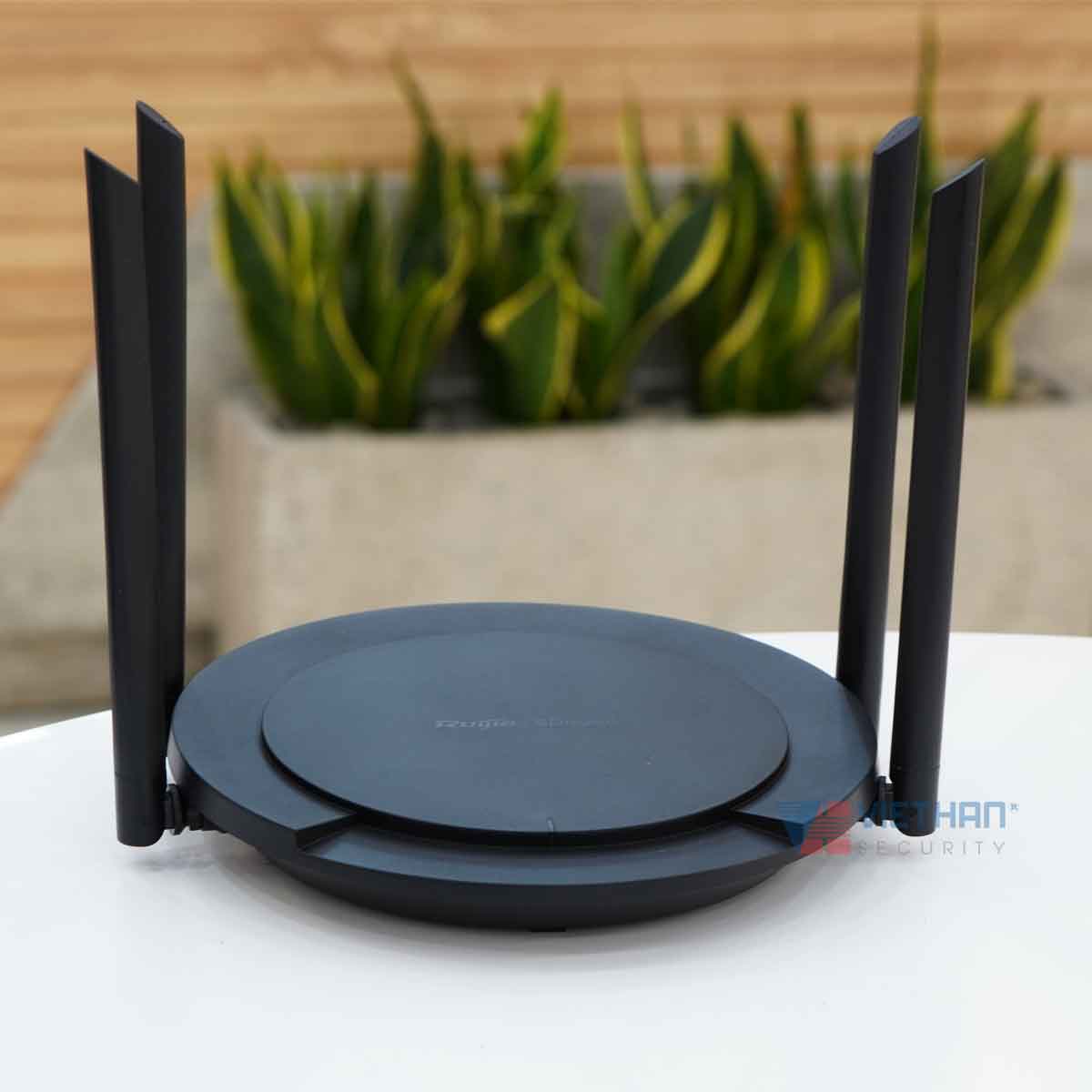 Thiết bị phát wifi Ruijie Reyee RG-EW300 PRO, 300Mbps, băng tần 2.4GHz, phù hợp cá nhân, gia đình